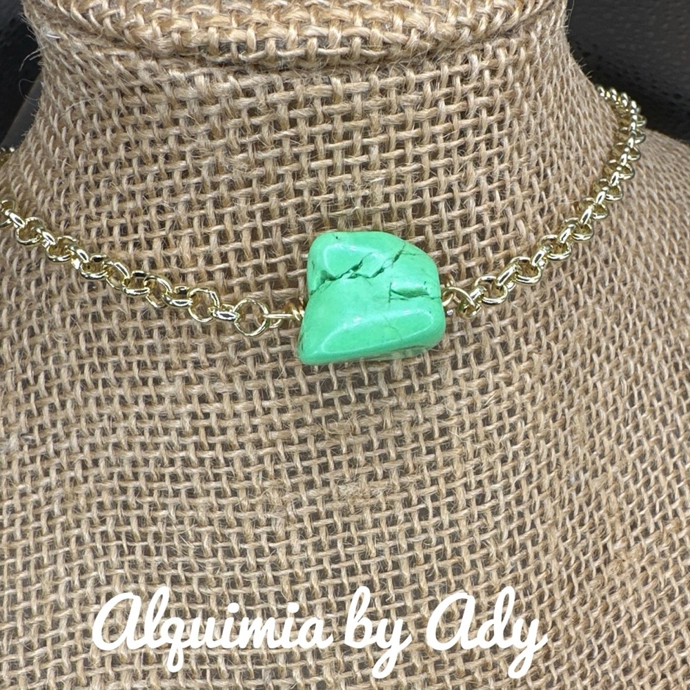 Apple green turquoise chunky gold pendant necklace - Picture 2 of 2